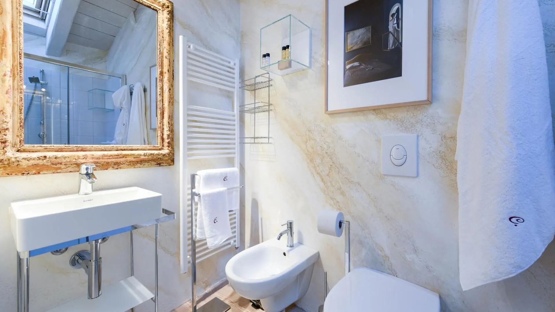 Castello Luxury Apartments - Rosa 데센자노델가르다 0*,  이탈리아